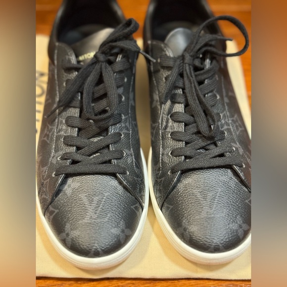 louis vuitton sneaker shoes for men. size 9UK 10 US in black color, used 4 times - Picture 3 of 12